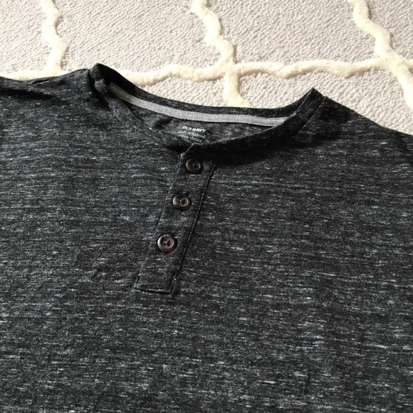 Old navy long sleeve - Picture 2 of 2